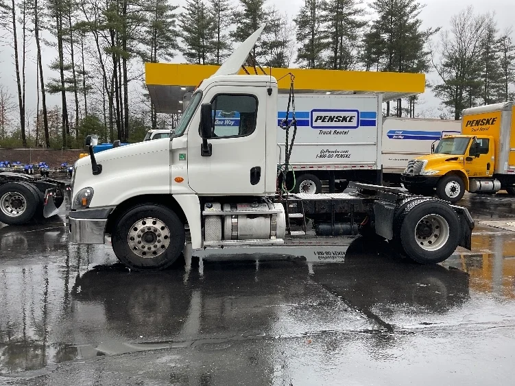 2018 Freightliner Cascadia - image 4