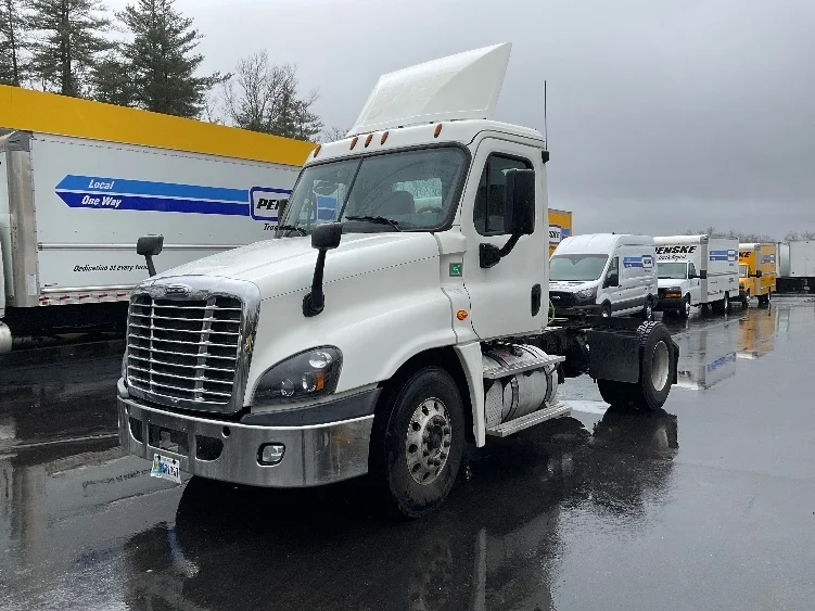 2018 Freightliner Cascadia - image 3