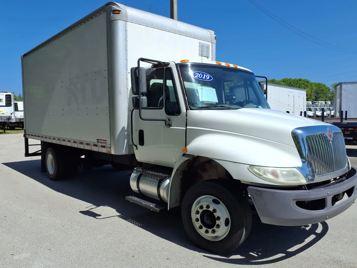 2019 International 4300 in Davie, FL — photo 3