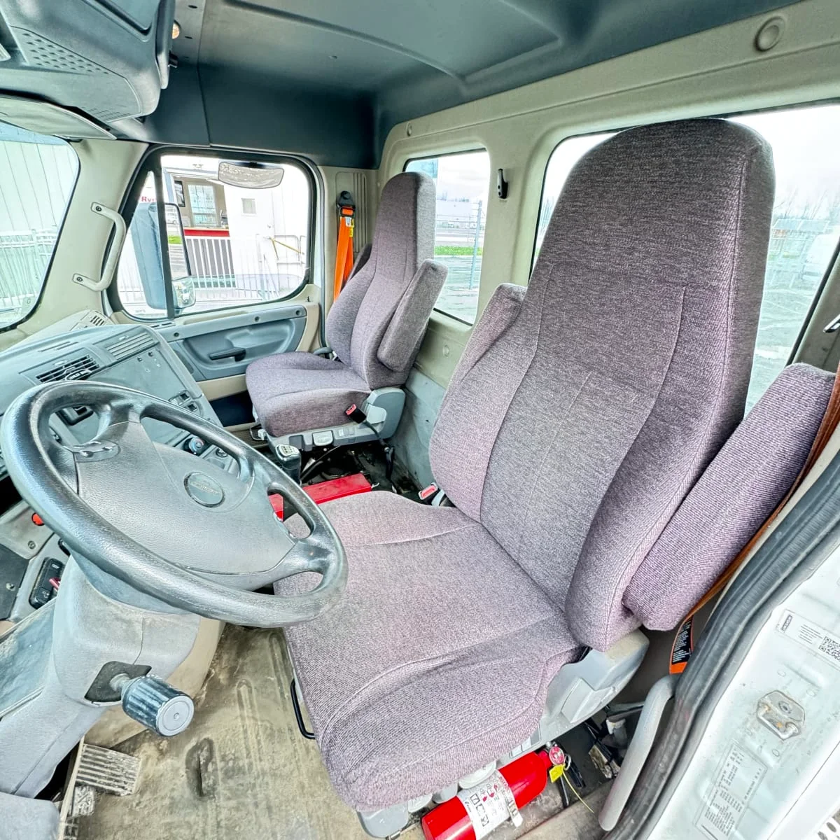 2016 Freightliner Cascadia - image 7