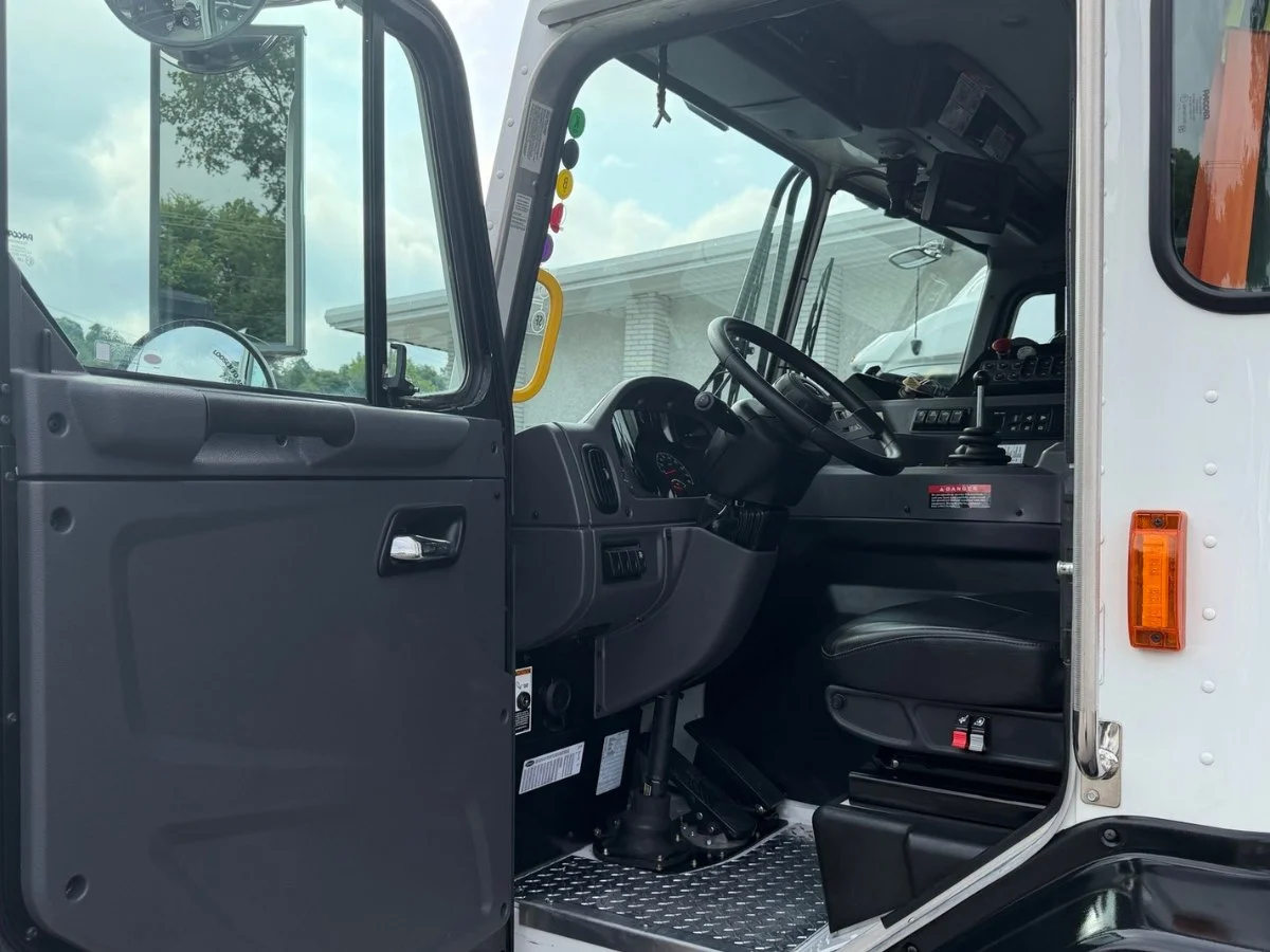 2025 Peterbilt 520 in Knoxville, TN — photo 3
