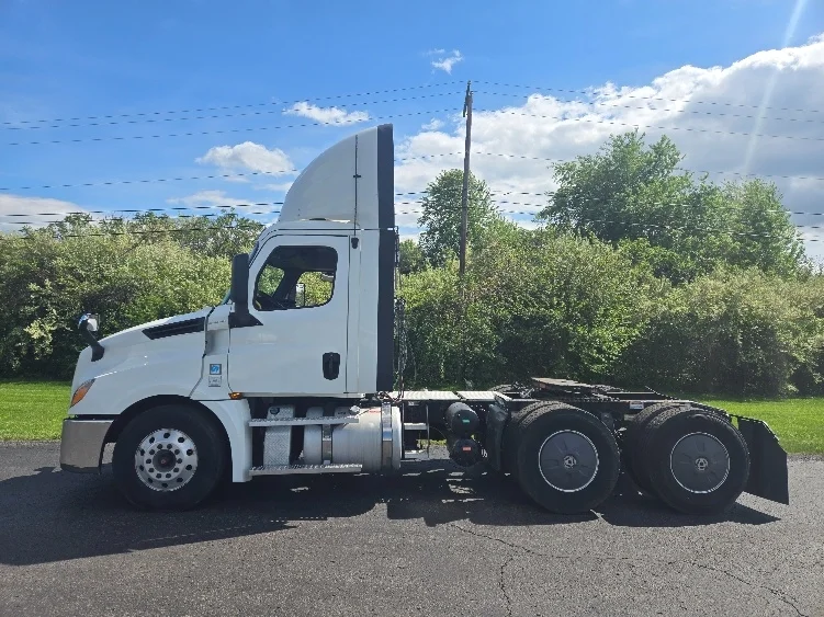 2019 Freightliner Cascadia in White Deer, PA — photo 4