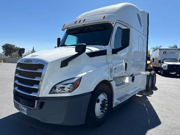 2020 Freightliner Cascadia in Fontana, CA — photo 3
