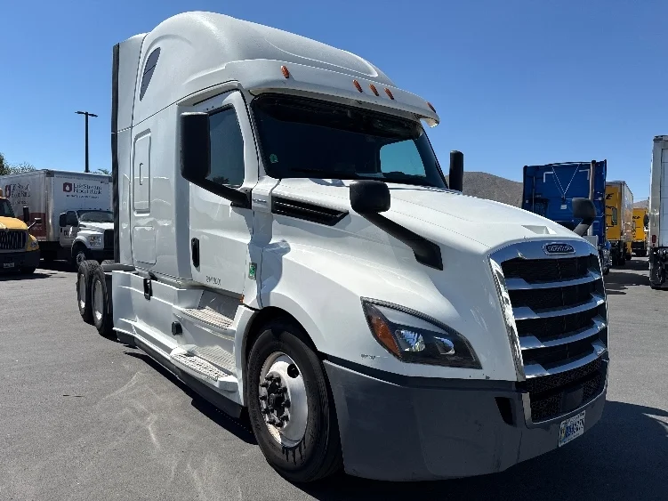 2020 Freightliner Cascadia in Fontana, CA