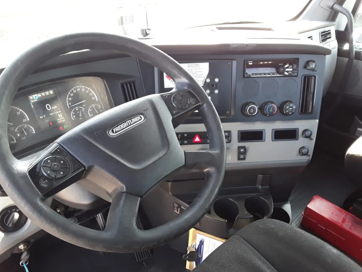 2020 Freightliner Cascadia - image 7