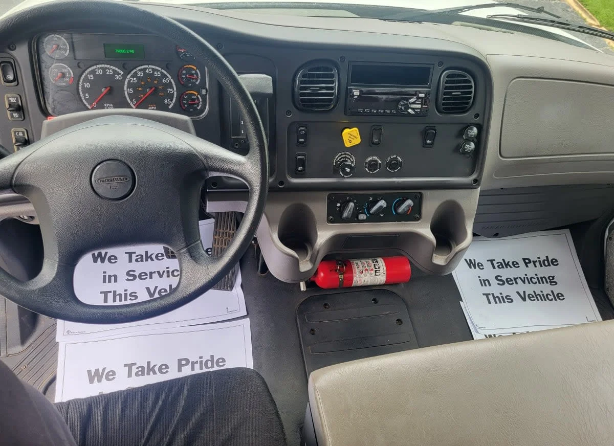 2018 Freightliner M2 106 in Jacksonville, FL — photo 11