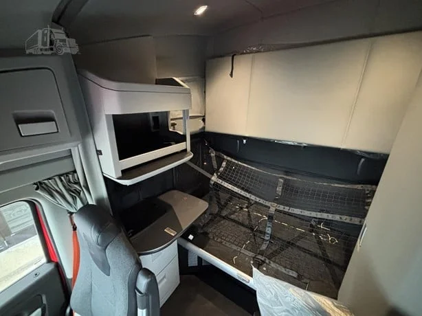 2023 Kenworth T680 - image 12