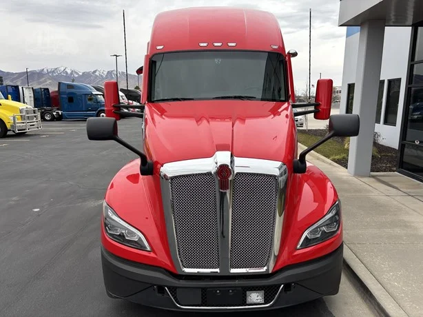 2023 Kenworth T680 - image 2