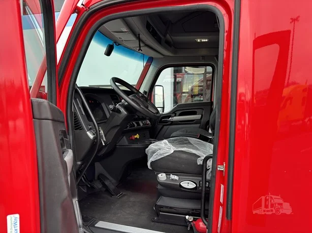2023 Kenworth T680 - image 9