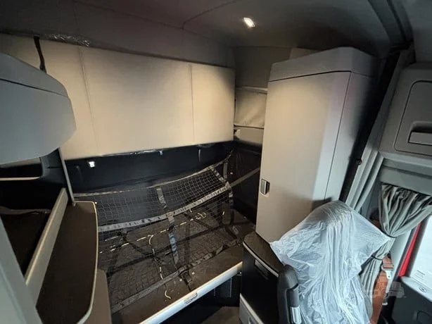 2023 Kenworth T680 - image 10