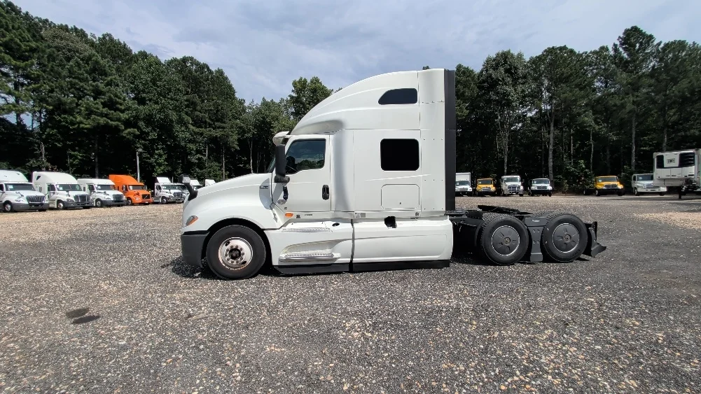 2022 International LT in Suwanee, GA — photo 4