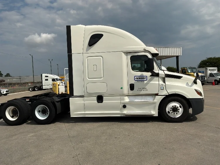 2020 Freightliner Cascadia in Montgomery, AL — photo 8