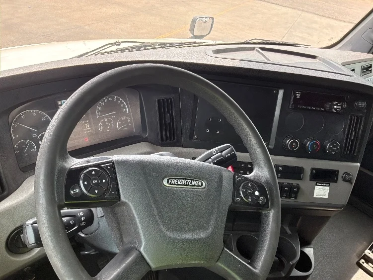 2020 Freightliner Cascadia in Montgomery, AL — photo 10