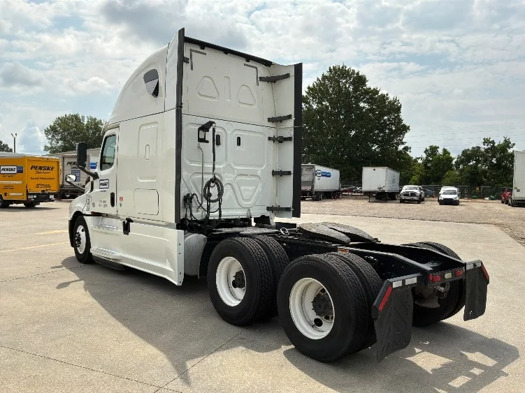 2020 Freightliner Cascadia in Montgomery, AL — photo 5