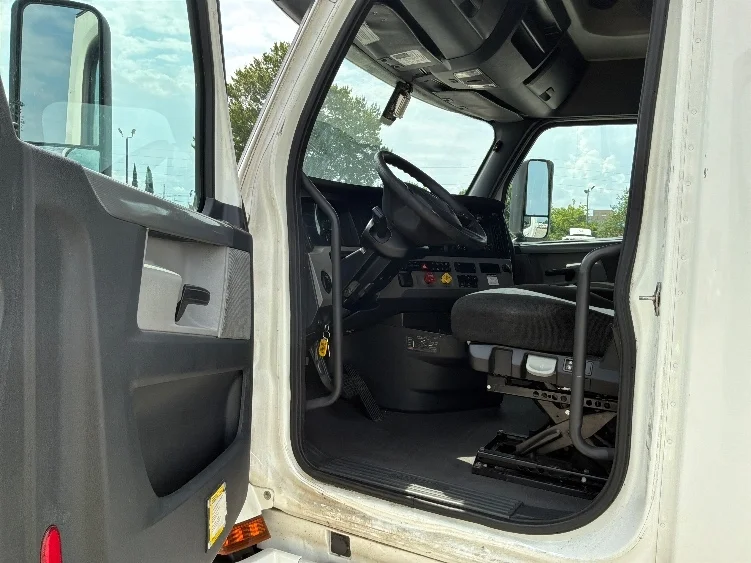 2020 Freightliner Cascadia in Montgomery, AL — photo 9