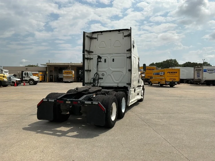 2020 Freightliner Cascadia in Montgomery, AL — photo 7
