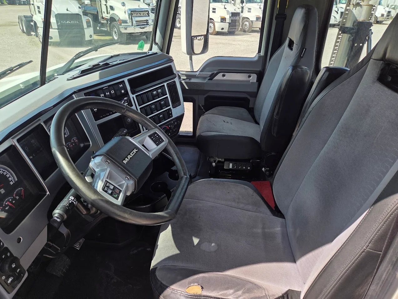2020 Mack Anthem in Tampa, FL — photo 9
