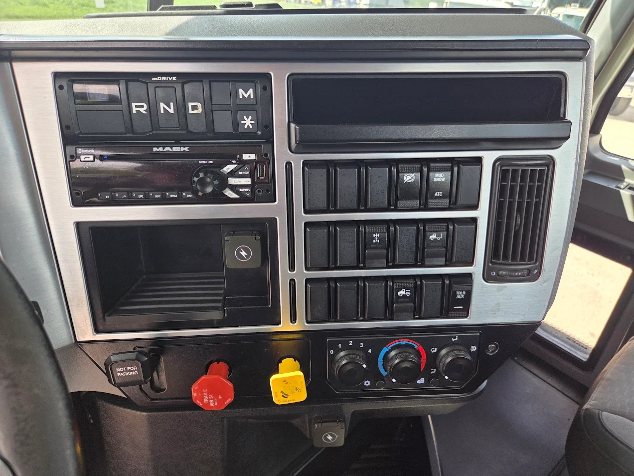 2020 Mack Anthem in Tampa, FL — photo 11