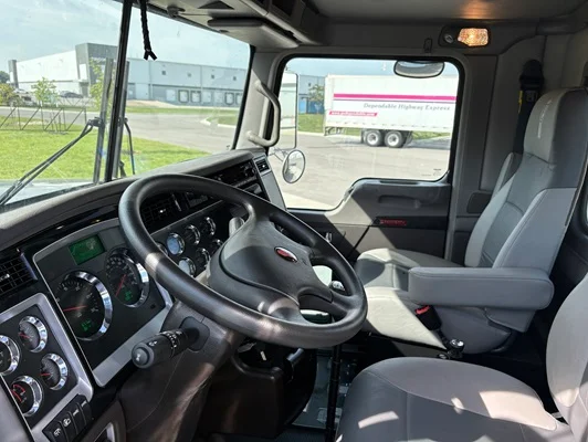 2027 Kenworth W900 in Kansas City, MO — photo 3
