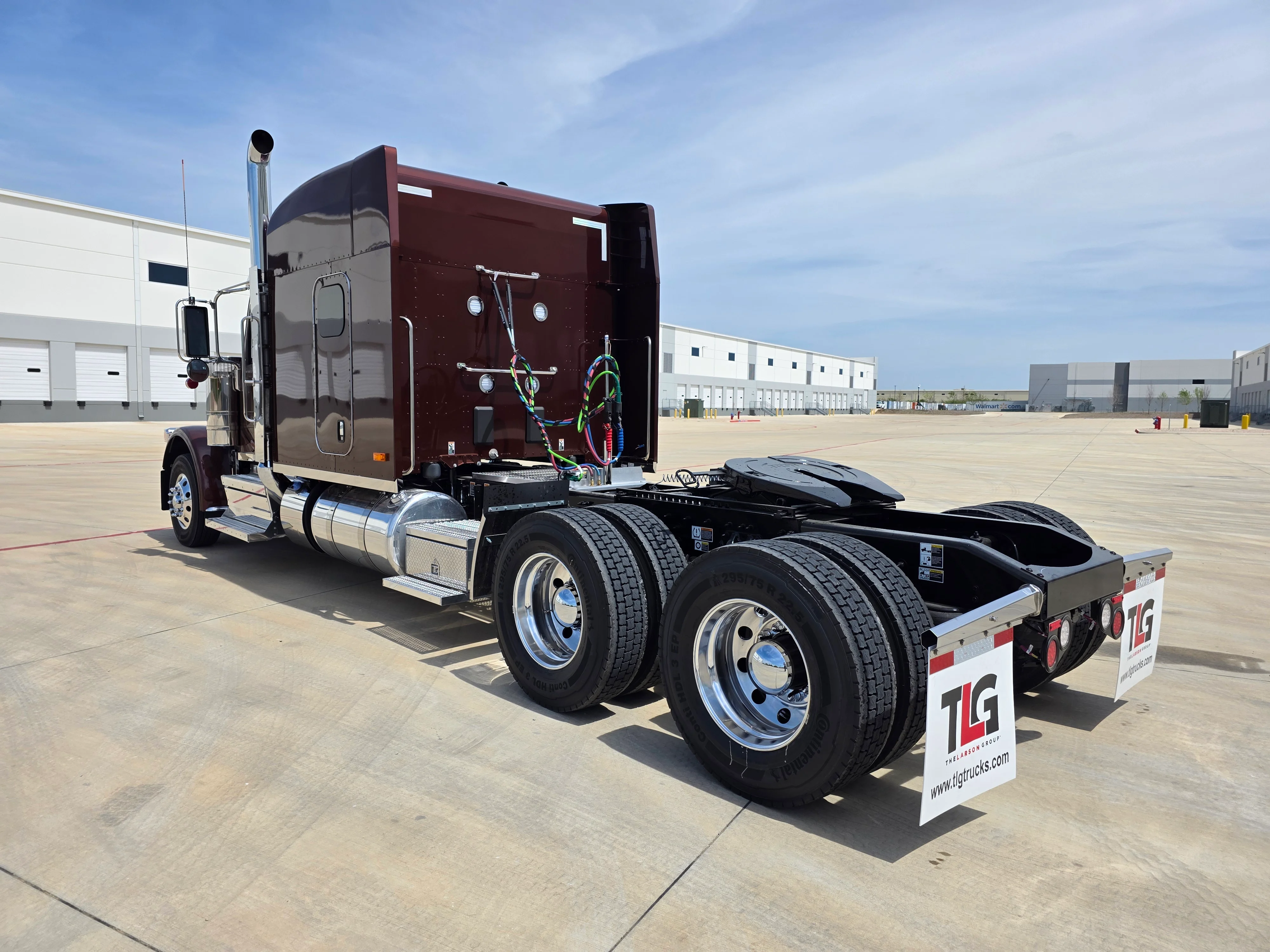 2027 Peterbilt 589 in Cincinnati, OH — photo 3