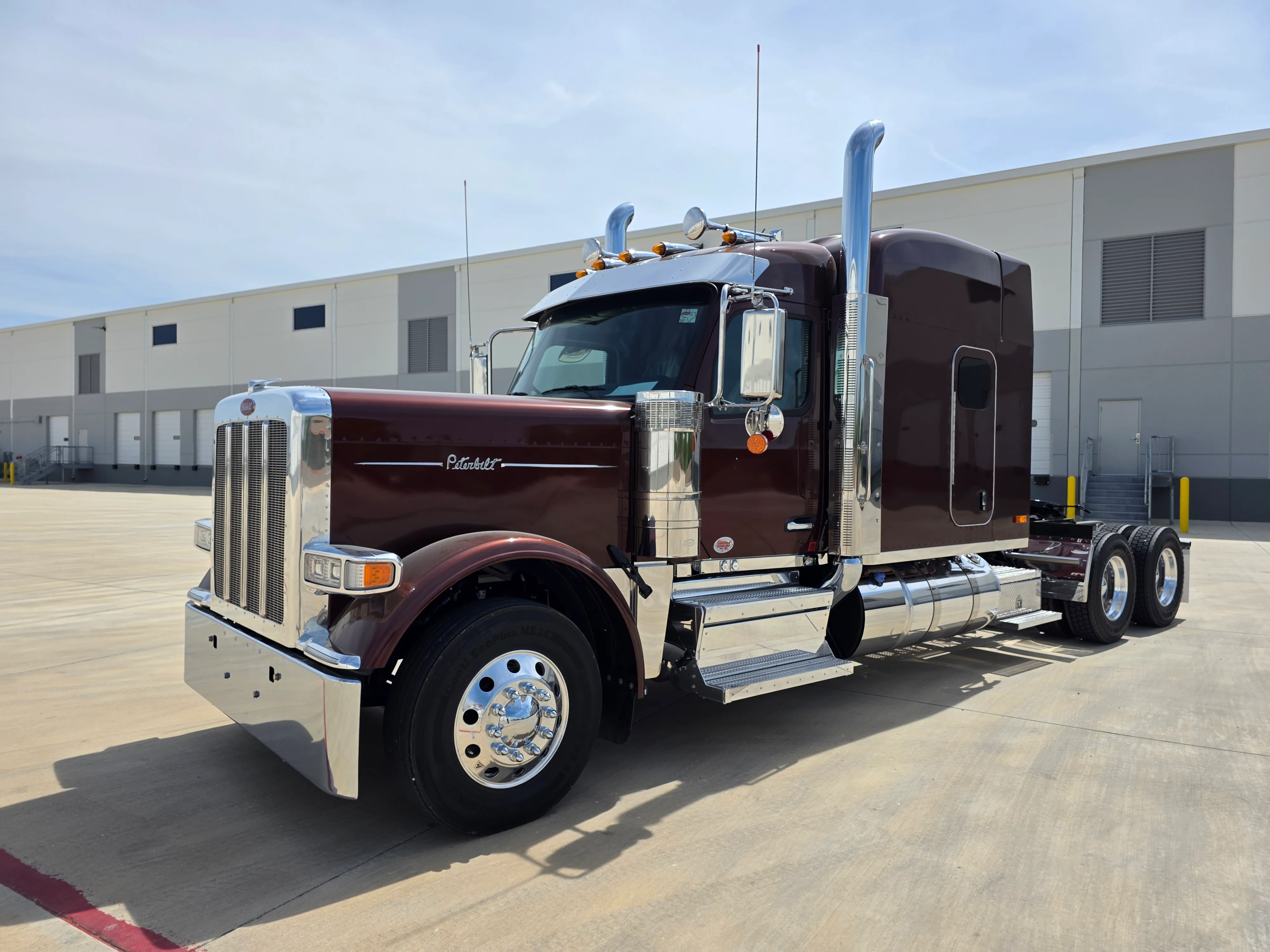 2027 Peterbilt 589 in Cincinnati, OH