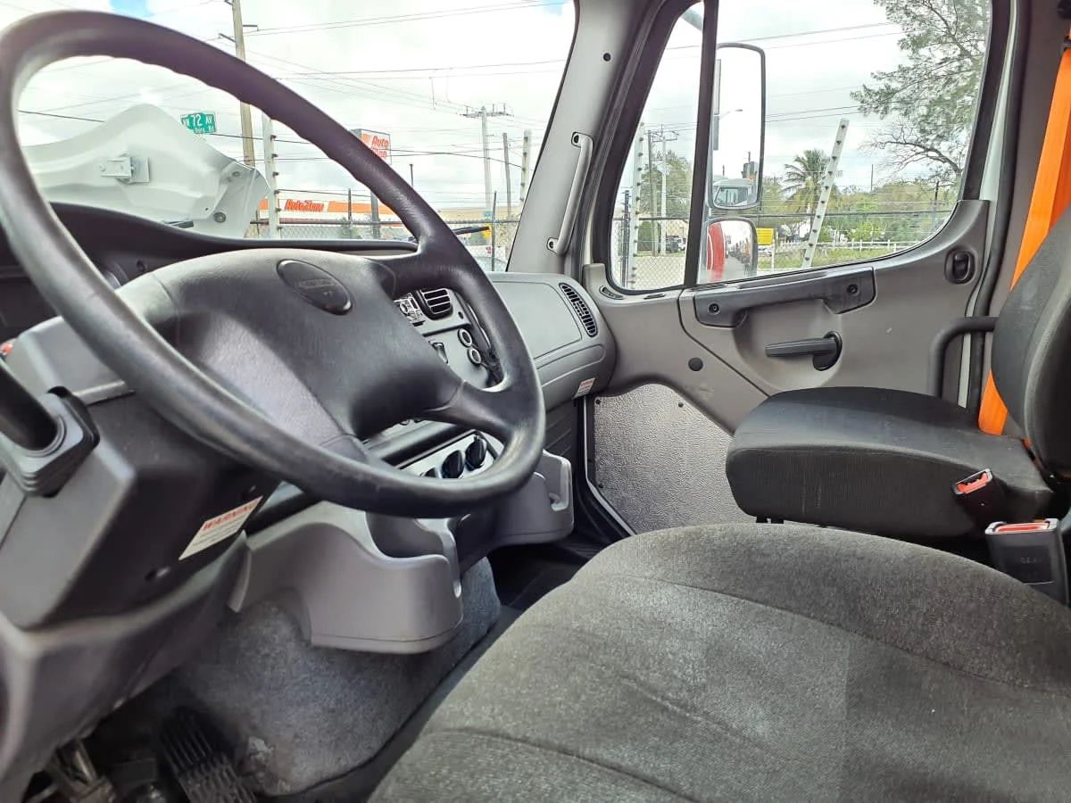 2020 Freightliner M2 106 - image 7