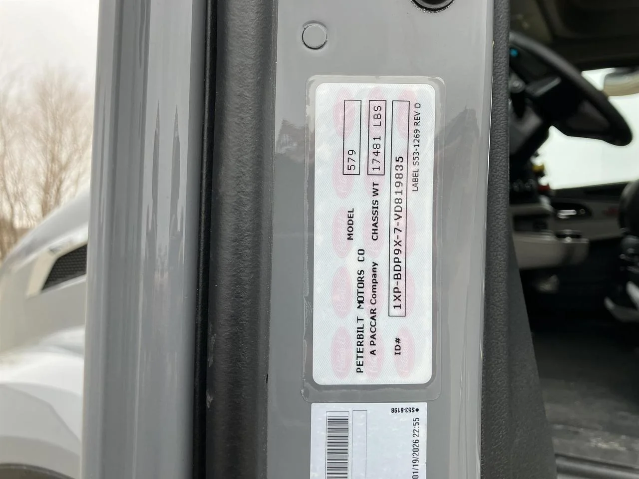 2027 Peterbilt 579 - image 7