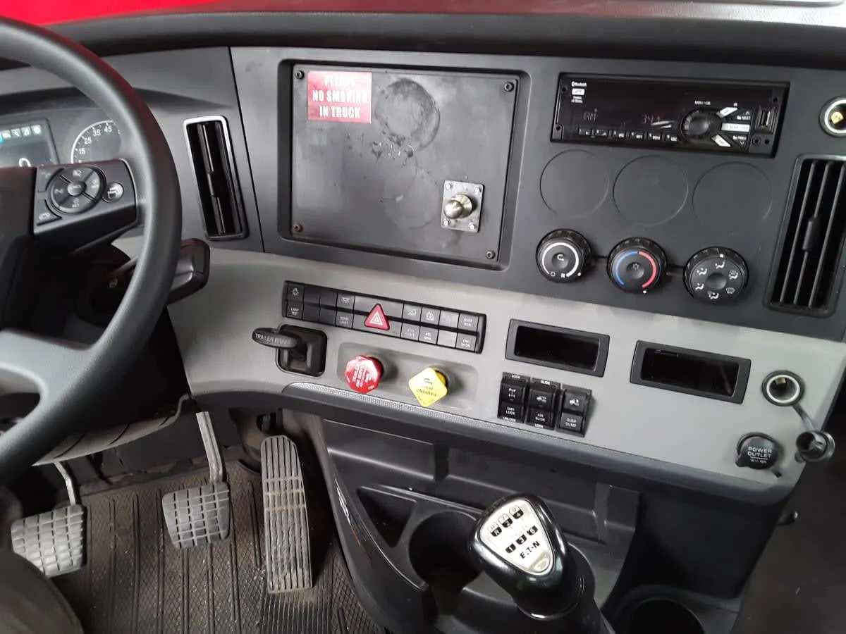 2020 Freightliner Cascadia in Salisbury, MA — photo 9