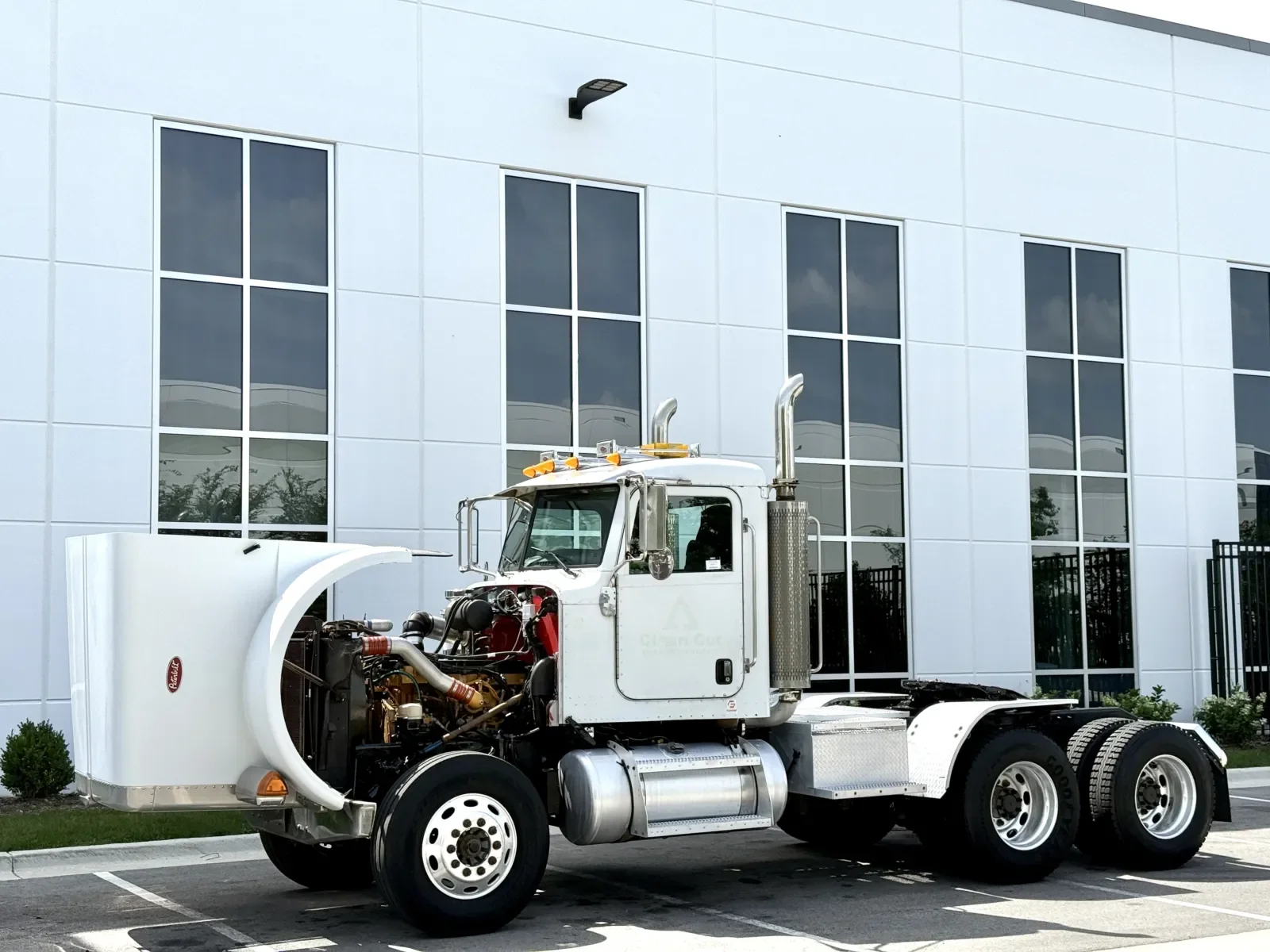 2006 Peterbilt in New Lenox, IL — photo 10