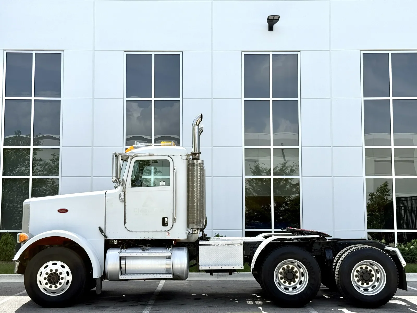 2006 Peterbilt in New Lenox, IL — photo 4