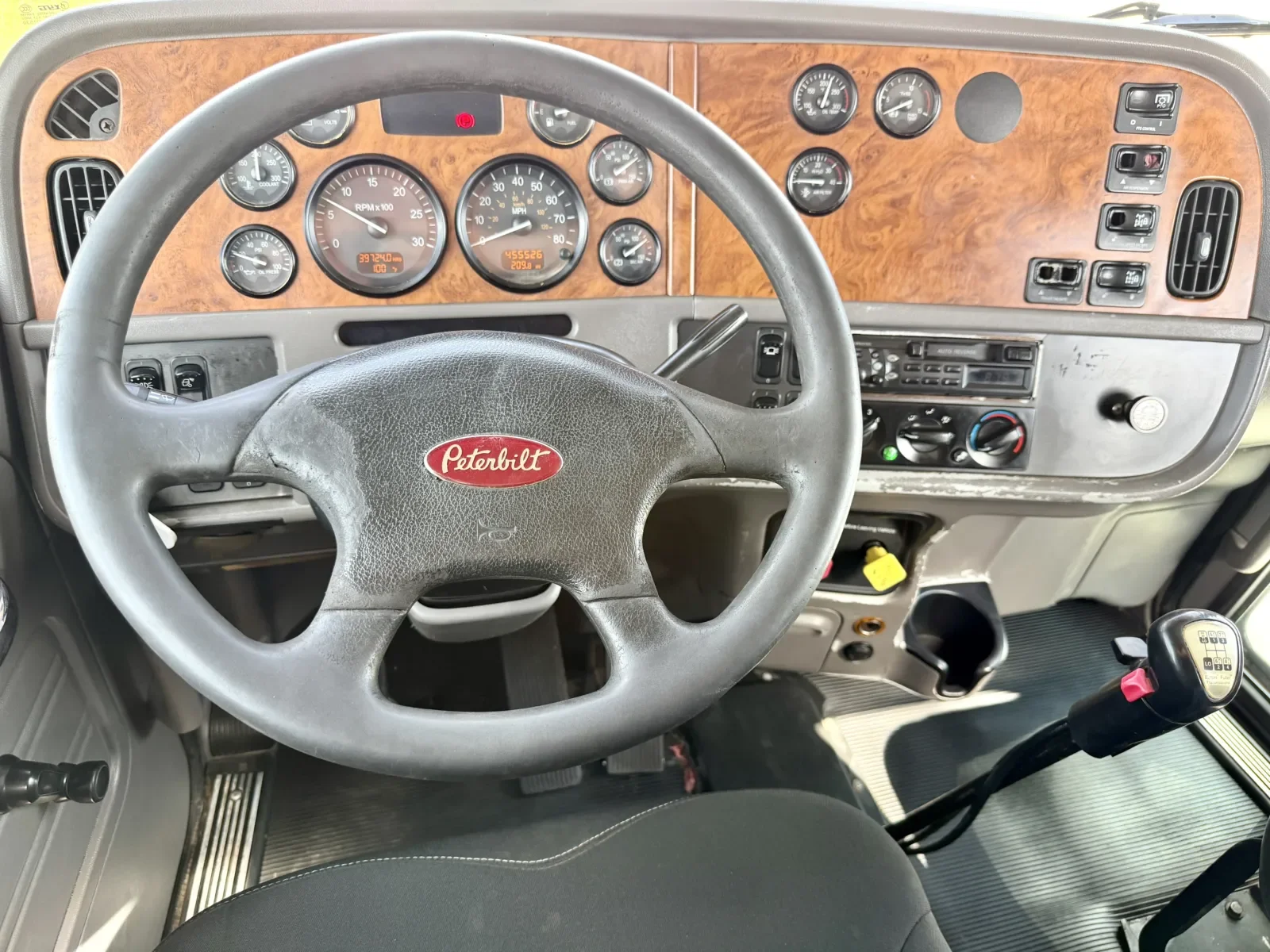 2006 Peterbilt in New Lenox, IL — photo 16