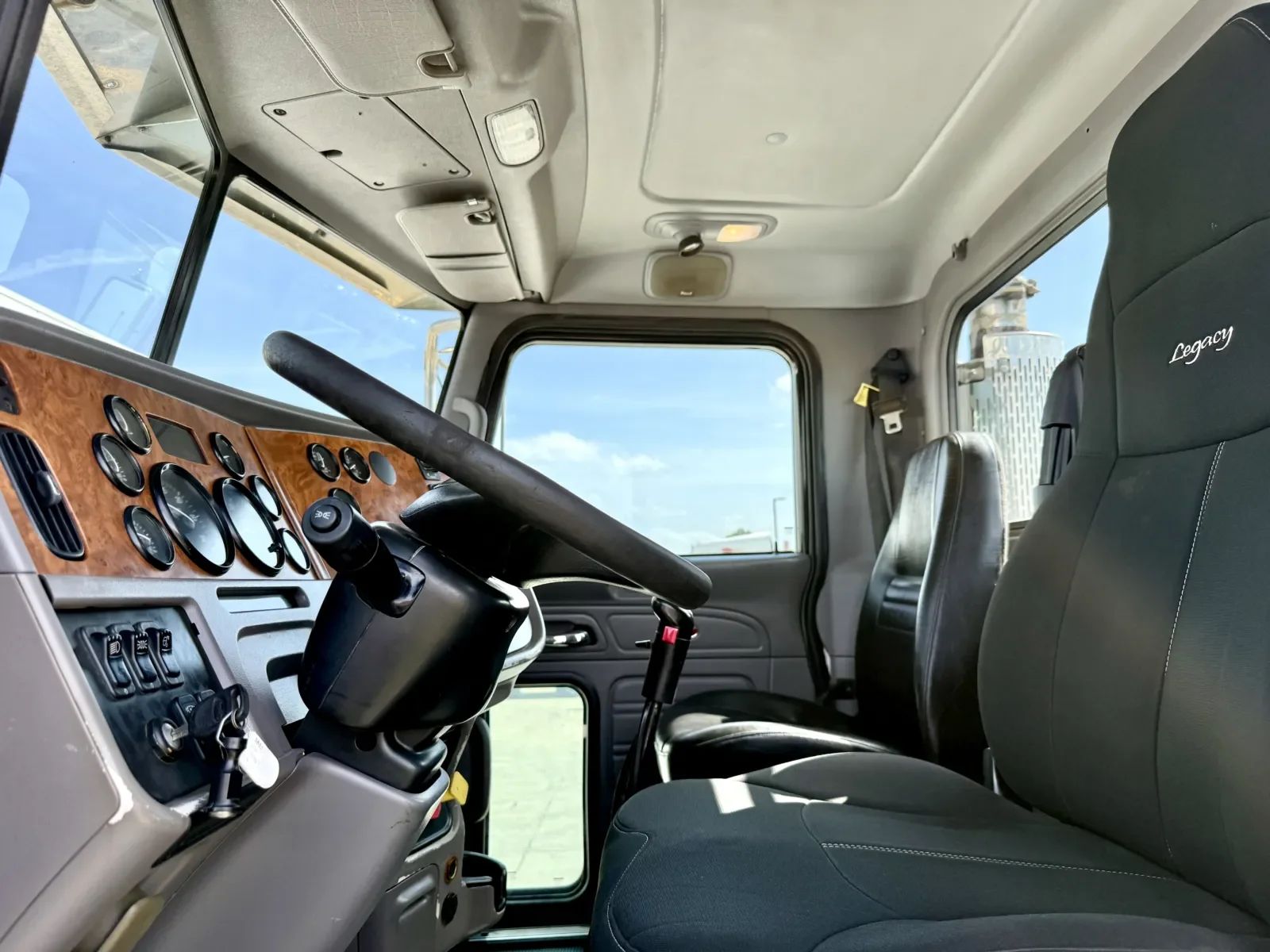 2006 Peterbilt in New Lenox, IL — photo 14