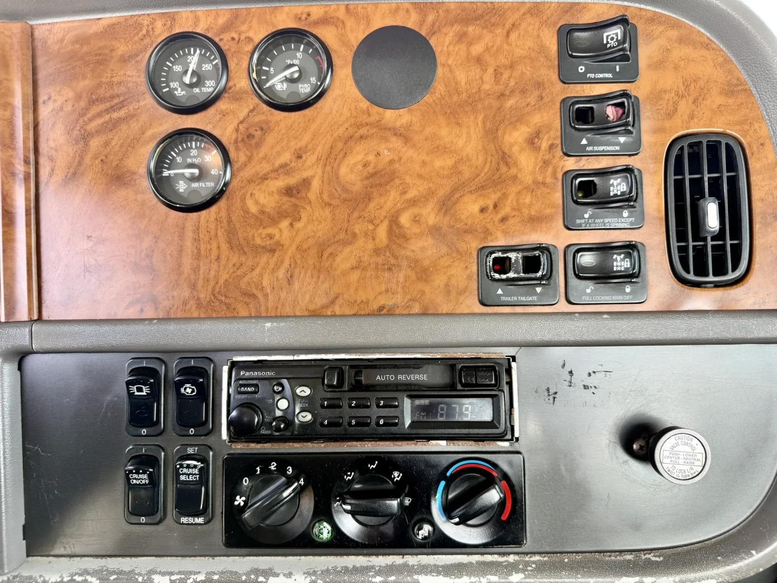 2006 Peterbilt in New Lenox, IL — photo 18