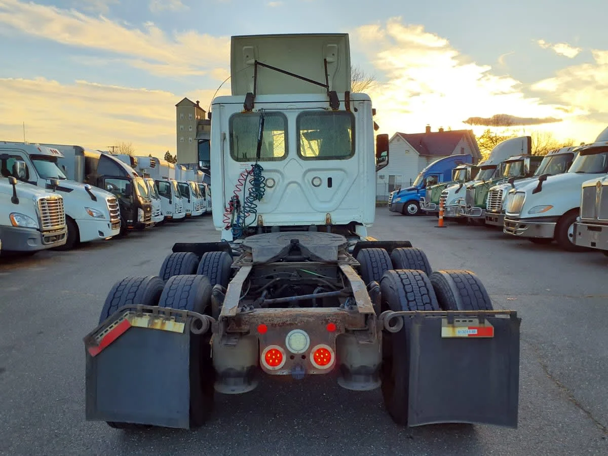 2019 Freightliner Cascadia in Springfield, MA — photo 5