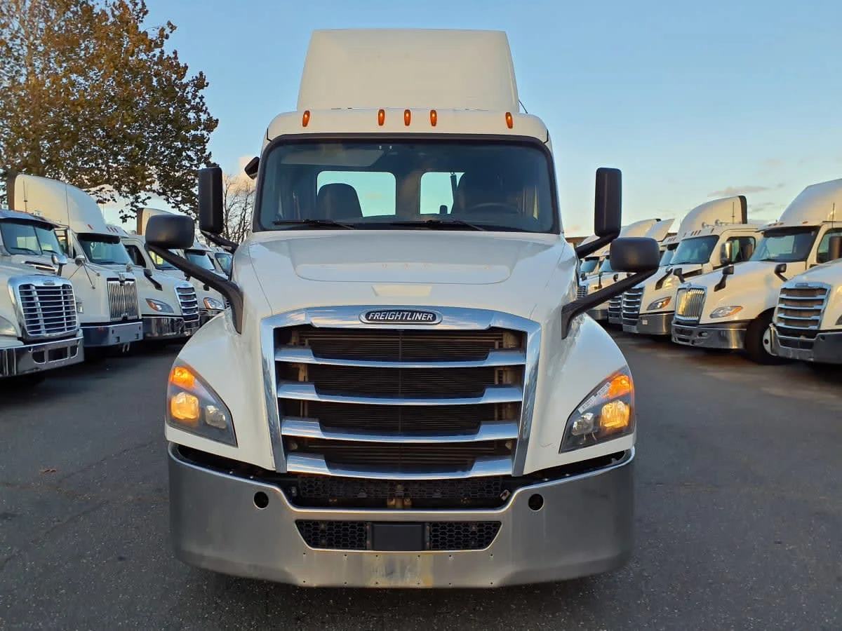 2019 Freightliner Cascadia in Springfield, MA — photo 2