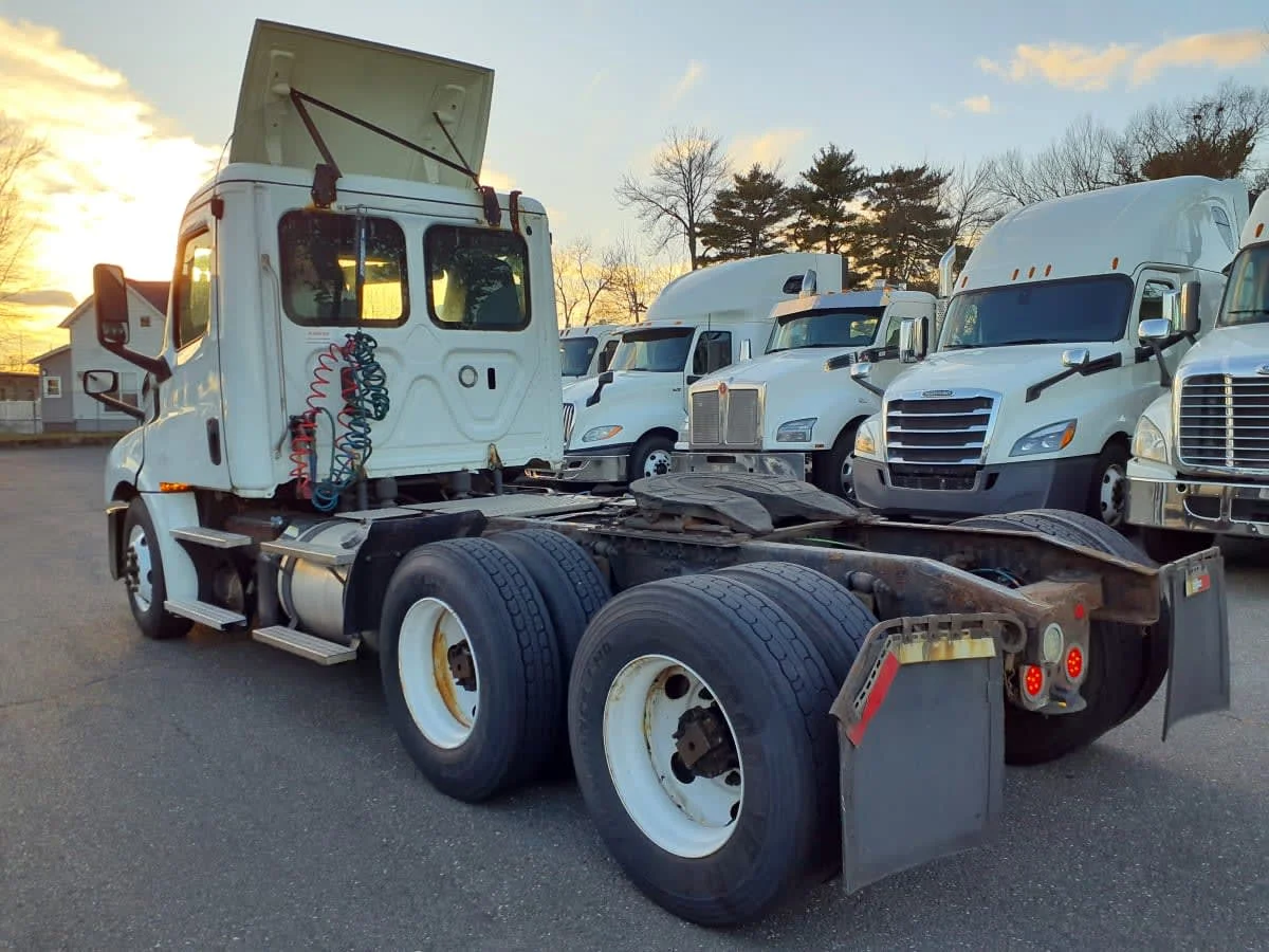 2019 Freightliner Cascadia in Springfield, MA — photo 6
