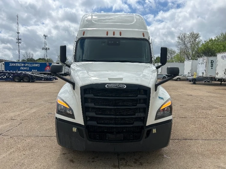 2023 Freightliner Cascadia in Memphis, TN — photo 2