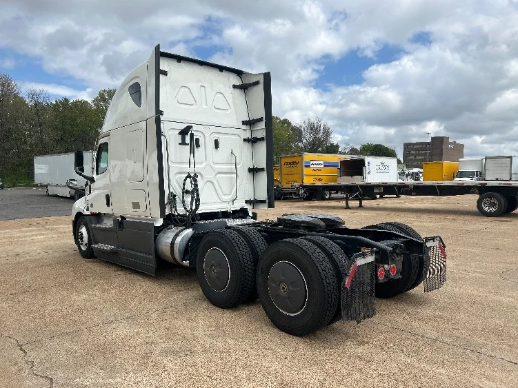 2023 Freightliner Cascadia in Memphis, TN — photo 5