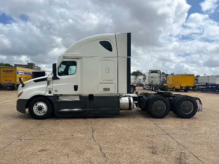 2023 Freightliner Cascadia in Memphis, TN — photo 4