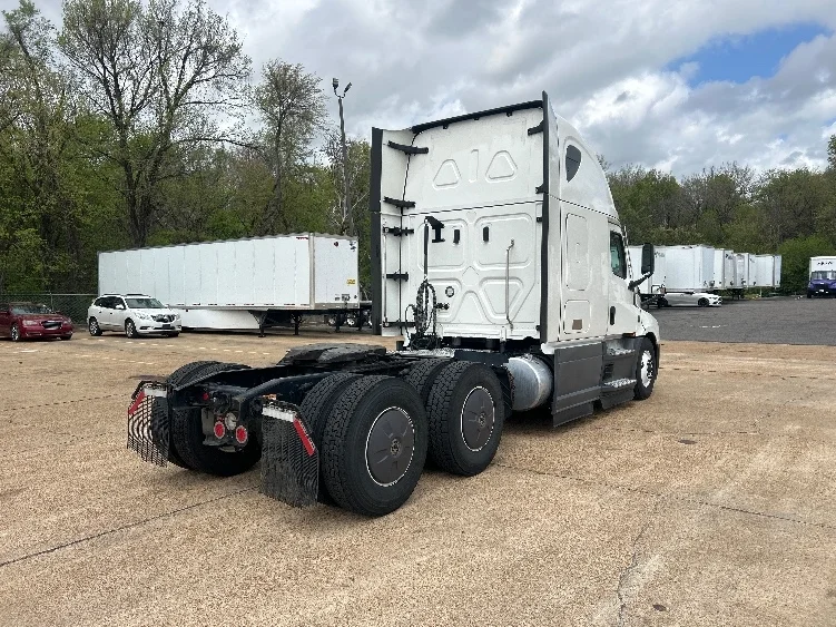 2023 Freightliner Cascadia in Memphis, TN — photo 7