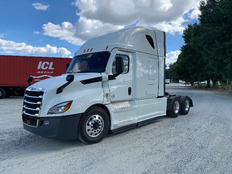 2021 Freightliner Cascadia - image 3
