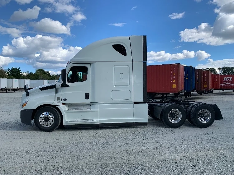 2021 Freightliner Cascadia - image 4