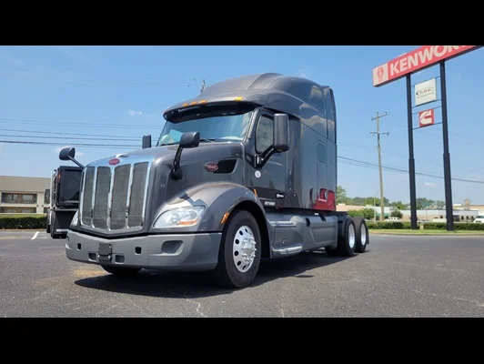 2022 Peterbilt 579 in Memphis, TN — photo 2