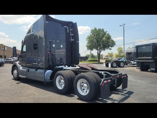 2022 Peterbilt 579 in Memphis, TN — photo 12