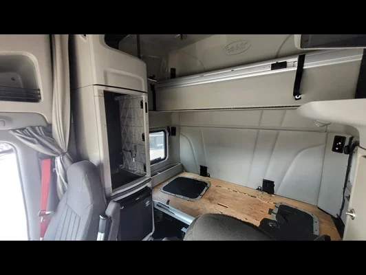 2022 Peterbilt 579 in Memphis, TN — photo 21