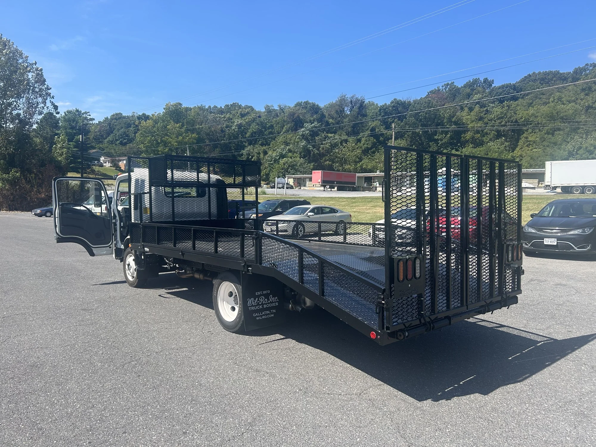 2025 Isuzu NRR in Weyers Cave, VA — photo 3