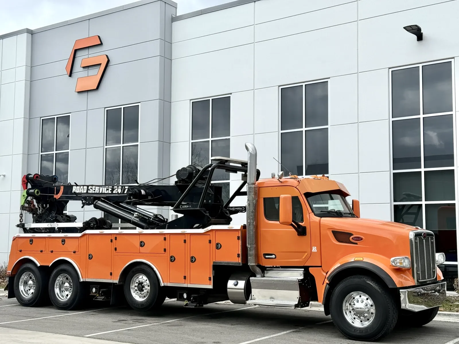 2017 Peterbilt 567 in New Lenox, IL — photo 2