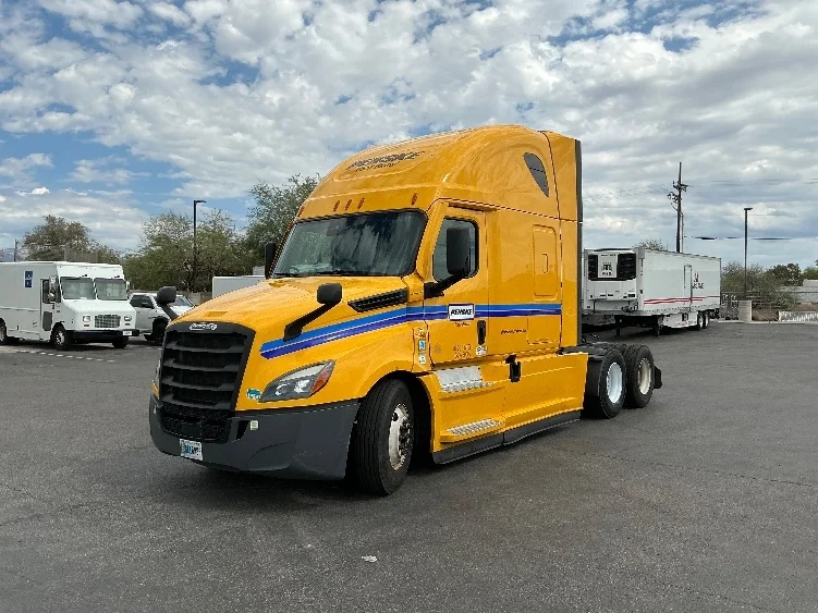 2022 Freightliner Cascadia in Phoenix, AZ — photo 3