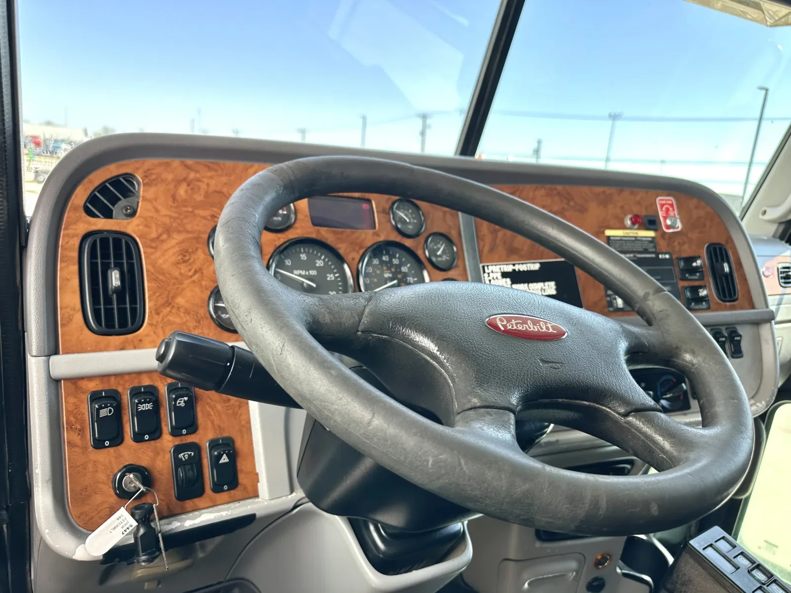 2008 Peterbilt 388 in Hutchins, TX — photo 15