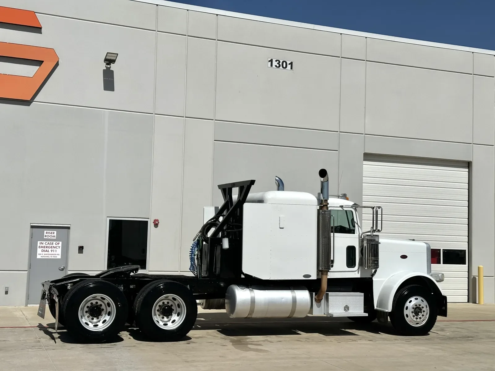 2008 Peterbilt 388 in Hutchins, TX — photo 5
